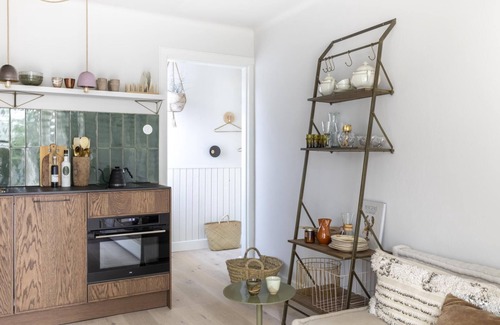 Bergen Apartment | Palm Tree - One Bedroom Apartment, Sleeps 2