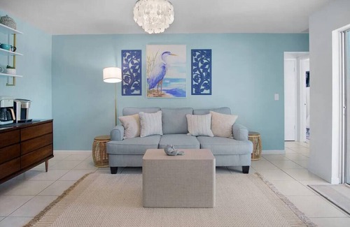 Bradenton House | Palm Tree Paradise - Pet Friendly - Min to Beaches