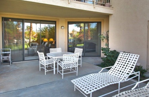 La Quinta Condo | Palm Trees and 80+ Degrees
