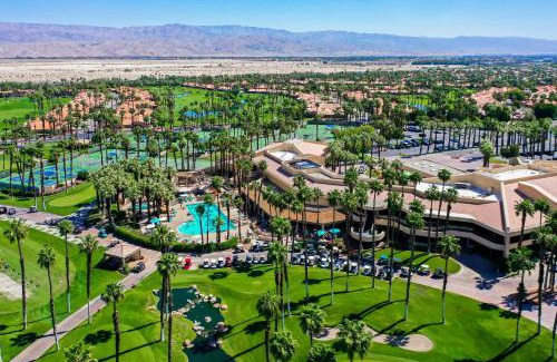 Palm Desert Villa | Palm Valley Full Access to Golf, Tennis, and Pickle Ball- Luxury 3 King Beds 3 Full Baths