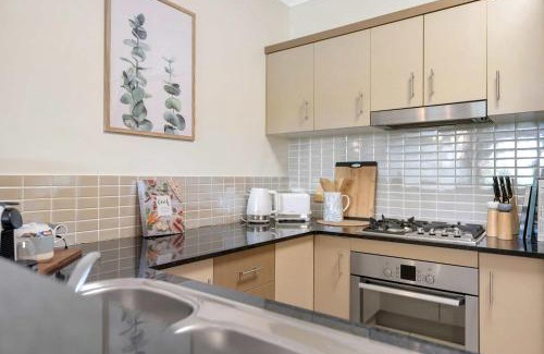 Westcourt Apartment | Palm View- 9 Pools BBQ & Gym