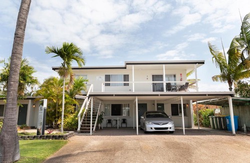 Bowen Apartment | Palm View Holiday Apartments
