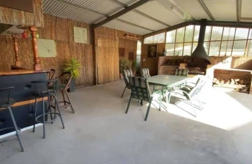 Loch Sport House | Palm View Large 4 Bedroom home walk to lake