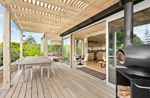 Palm Beach House | Palm Views - Stay Waiheke