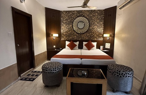 Kolkata Hotel | Palm Village Resort
