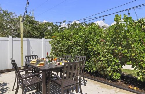 Parker Ridge Apartment | Palm Wave Says - Designers Stay - No Extra Fees