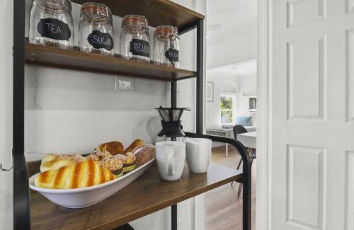 Parker Ridge Apartment | Palm Wave Says - Designers Stay - No Extra Fees