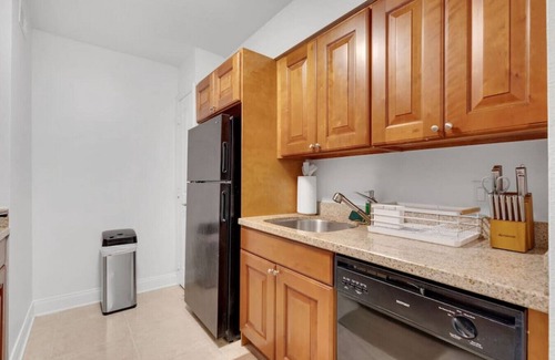 SoHo Apartment | palma ceia 2402F · Steps from Bayshore! King suite | Pool | Gym | G