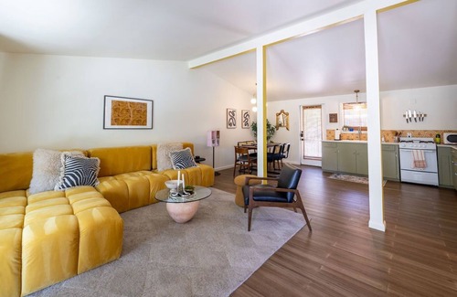 Clarksville Cottage | Palma Plaza Unit C