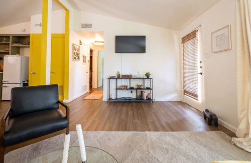 Clarksville Cottage | Palma Plaza Unit C