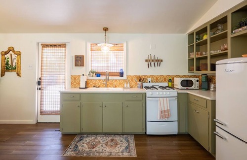 Clarksville Cottage | Palma Plaza Unit C