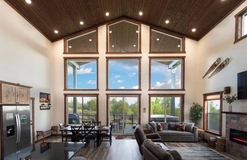 Palmer House | Palmer's Hidden Luxury Mountain Getaway, Now with Hot Tub!