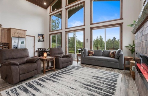 Palmer House | Palmer's Hidden Luxury Mountain Getaway, Now with Hot Tub!