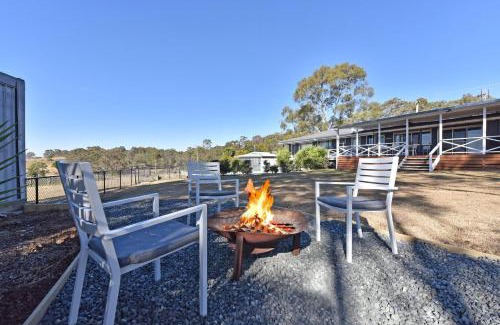 Pokolbin House | Palmers Lane On Vineyard 5br Homestead with Pool
