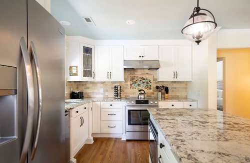 Isle of Palms House | Palmetto by AvantStay | Gorgeous Character Home w/Pool, Sun Room & Pool Table!
