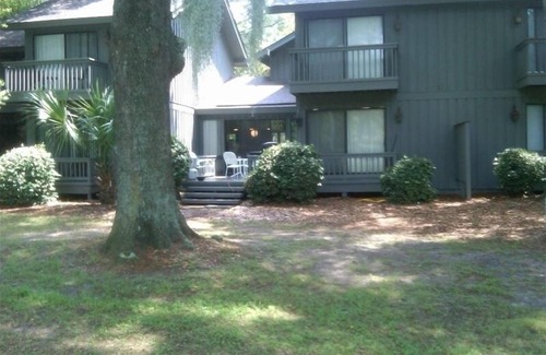 Palmetto Dunes Condo | Palmetto Dunes, located on the 18th Tee, 5 Minute Walk to Beach, 1 1/2 to Pool