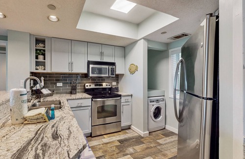 Palmetto Dunes Condo | Palmetto Dunes Condo- Steps to Ocean w/pool and hot tub access