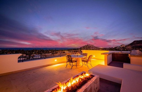 Palmilla Villa | Palmilla Dunes Luxurious Penthouse Condo w/Rooftop Terrace and stunning panoramic Ocean views, resort‑style pools, gym & courts (where available), near Palmilla Beach. AC, fast Wi‑Fi, parking. XCLUSIV app + text concierge