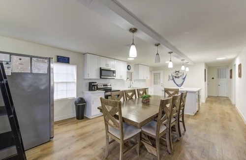 Surfside Beach House | Palms Getaway - 3/2 Surfside Beach, TX - Family Friendly and Pet Welcoming