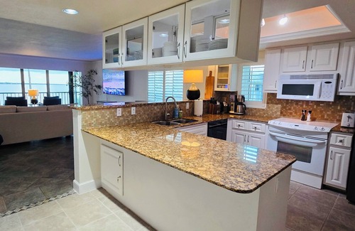 Fort Myers Apartment | Palms on the River: 90+ Day Rental, Amenities + View, Near Downtown Fort Meyers