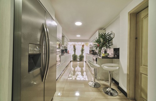 Cali House | Palms Reatreat with AC + Central location