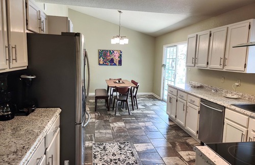 Hot Springs House | Palmwood at Green Forrest - 5 Min from Oaklawn 10 Min from Downtown Hot Springs