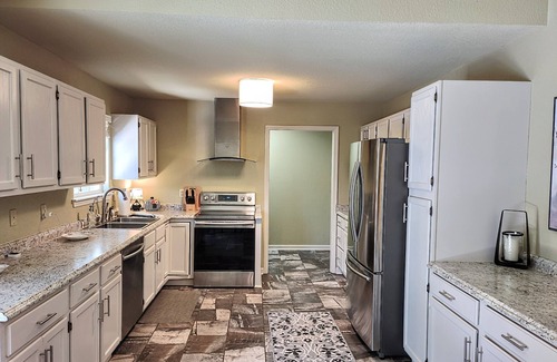 Hot Springs House | Palmwood at Green Forrest - 5 Min from Oaklawn 10 Min from Downtown Hot Springs