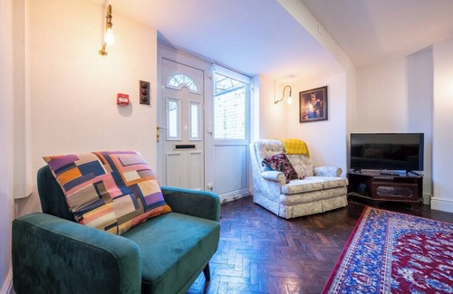 Newport Apartment | Palmyra Square by Tŷ SA