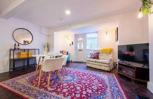 Newport Apartment | Palmyra Square by Tŷ SA