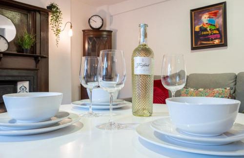 Newport Apartment | Palmyra Square by Tŷ SA