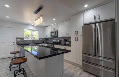 Palo Alto House | Palo Alto Master with private bathroom ,queen bed near Stanford