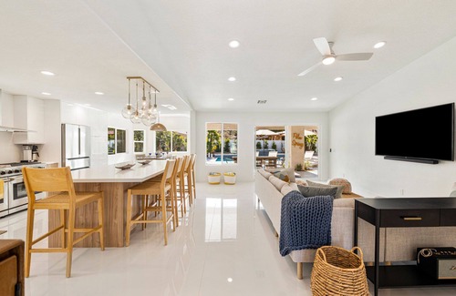 Araby Commons House | 'Paloma House' 5 BR w/pool, spa & views!