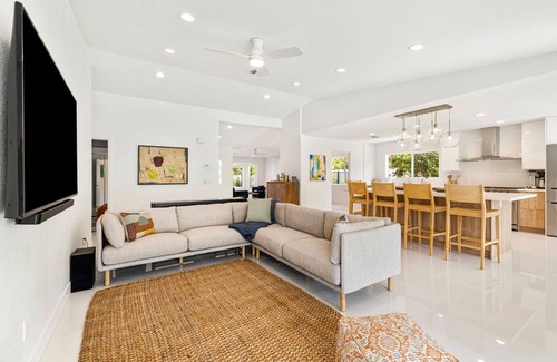 Araby Commons House | 'Paloma House' 5 BR w/pool, spa & views!