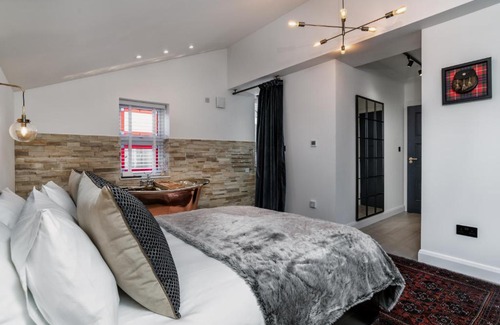 Inverness City Centre Apartment | Pamper yourself in our DOUBLE SIZED copper tub -2 bedroom villa