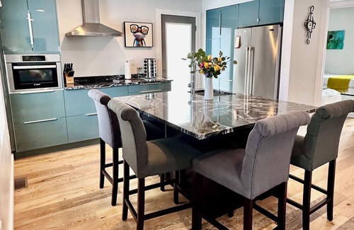 Howard House | Pamperin Park Cottage - House, Completely Updated Minutes to Lambeau