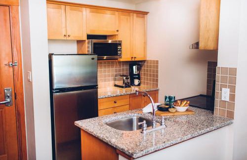 Whistler Village Hotel | Pan Pacific Whistler Mountainside