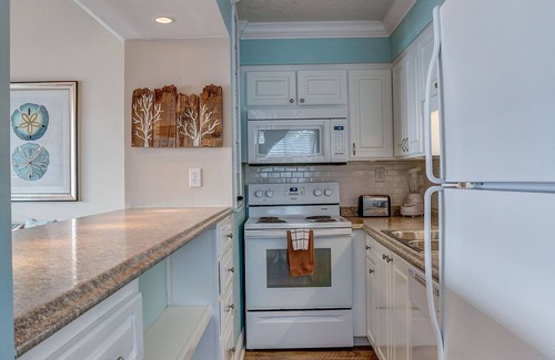 Gulf Lagoon Beach Condo | Panama Breeze! Perfect for Snowbirds! Available for November through February!