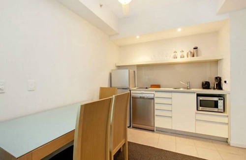 Darwin City Centre Apartment | Pandanas 15th floor (Water, City & Sunset views)