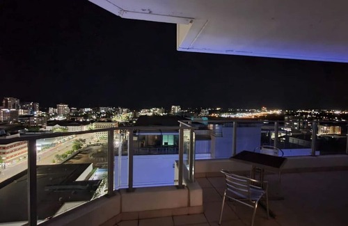 Darwin City Centre Apartment | Pandanas 15th floor (Water, City & Sunset views)