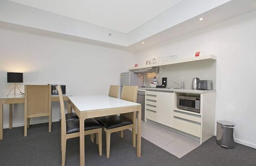 Darwin City Centre Apartment | Pandanas Apt 2 (10th floor, Pool & City views)