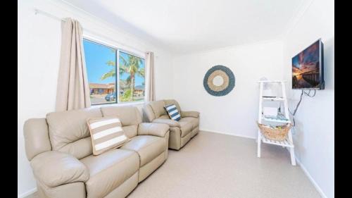 Yamba House | Pandanus - Spacious Waterfront Escape