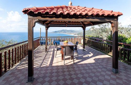 San Marco di Castellabate Villa | PANORAMICA CASA IN PIETRA NEL CILENTO
