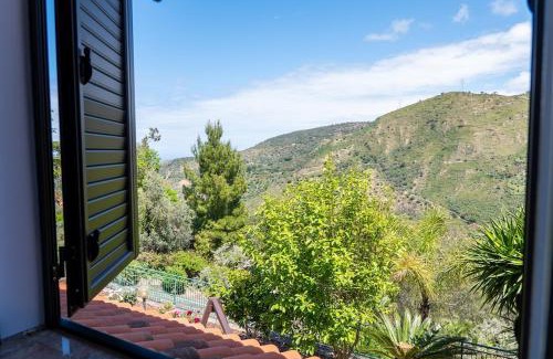 Santo Stefano di Camastra Apartment | Panoramic Villa Fiore di Limone near Cefalú