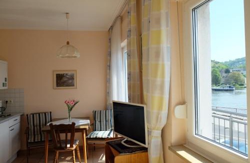 Alf House | Panorama-Café MOSELGARTEN