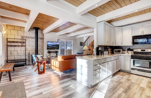 Christmas Valley House | Panorama Chalet - Hot tub + Dogs + Pool Table