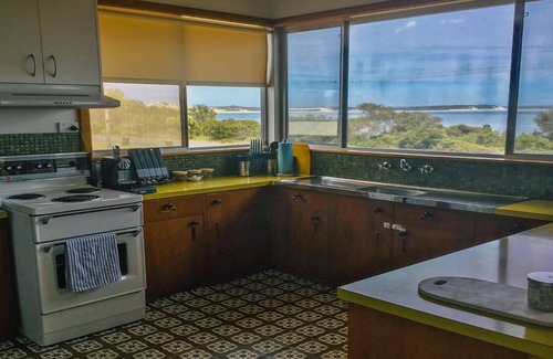 Lake Wangary House | Panorama Holiday Home on the Esplanade with big sunsets views are rare.