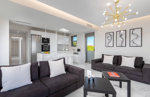 Ixia House | Panorama Luxury Penthouse