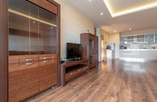 Pleskodale Apartment | Panorama Sky Apartment near Riga Airport & City Center