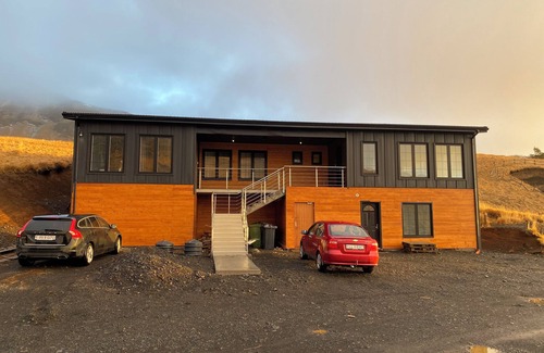 Myrdalshreppur Apartment | Panorama Vík - Charming 2-bedroom apartment in Vík with stunning views.