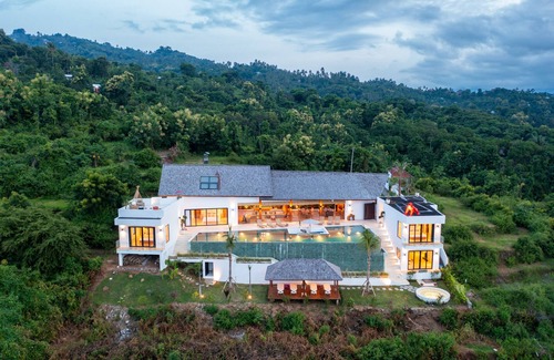 Banjartegehe Villa | Panoramic 4BR Sea View Villa in Lovina